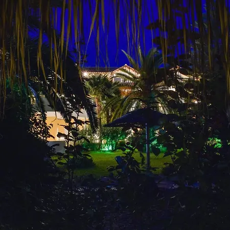 מלון דירות Andriana