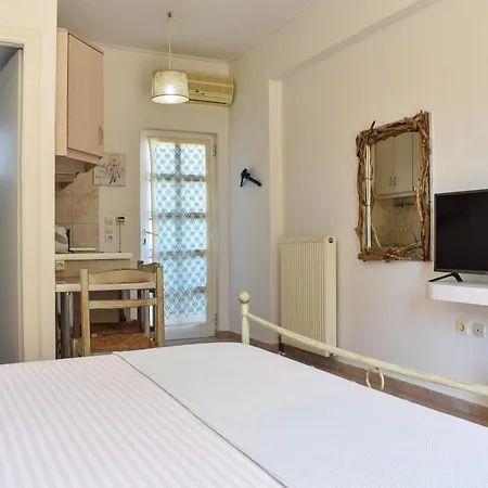 Andriana אגיוס גיורגיוס